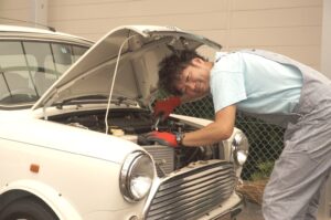 修理や車検もお任せください。整備士の私が活躍します。また、提携先の整備工場もあるのでご安心ください。