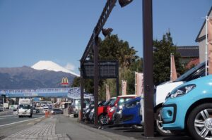 キレイに雪化粧した富士山です。お店からだと先っちょしか見えないのが残念（ ；∀；）