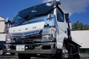 当店の積載車です。ピカピカでしょ（＊＾＿＾＊）　いざって時はこれで駆け付けます！