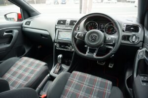 ポロＧＴＩ。タータンチェックのシートが伝統です。